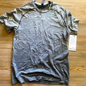 NWT men’s lululemon tee, grey size M